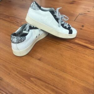 P448 Stylish Sneakers